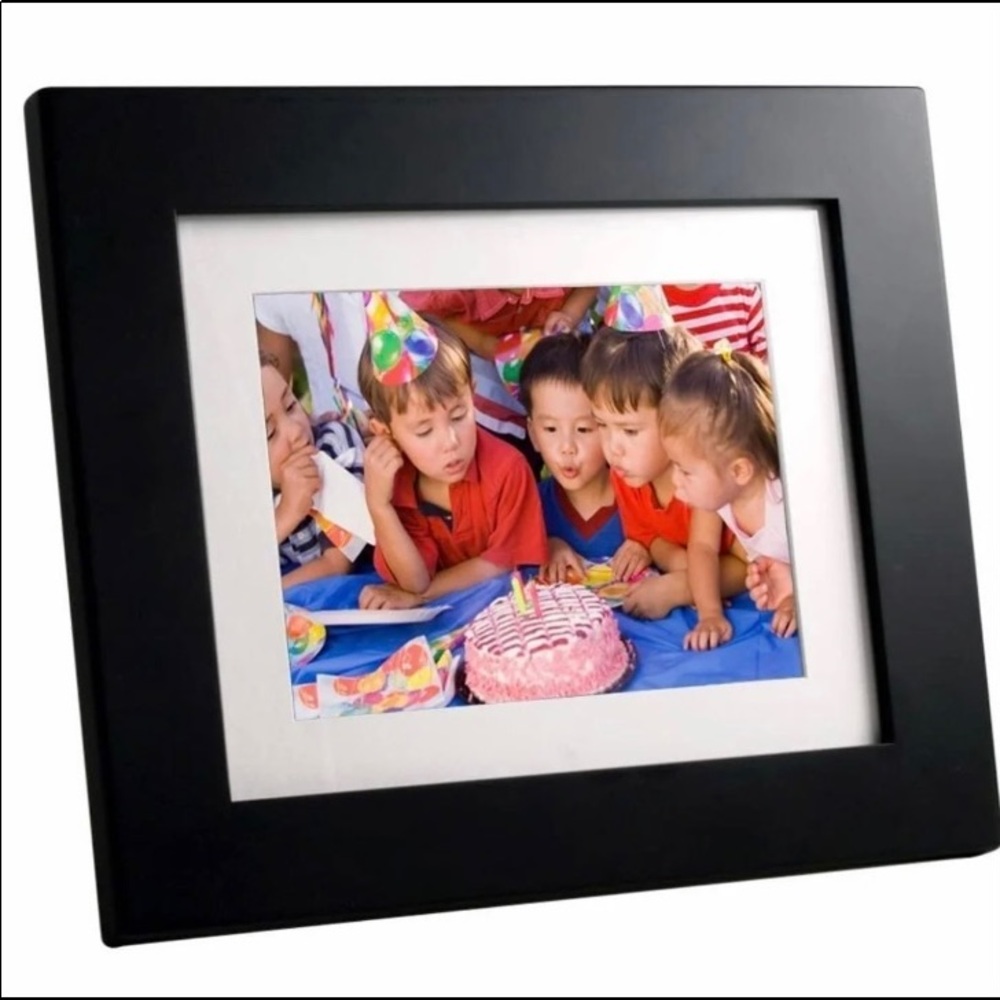 Pandigital 7” Digital Photo Frame stores 6400 images 1GB